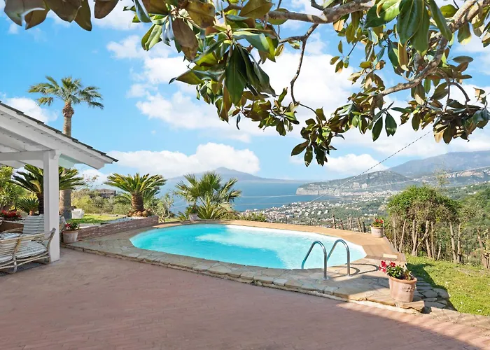 Villa Giu Giu Vista Mare Con Piscina A Sorrento