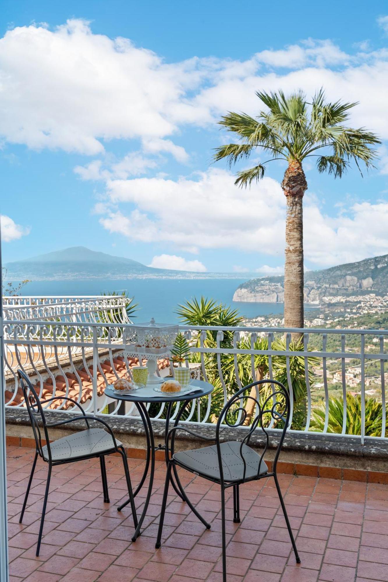 Villa Giu Giu Vista Mare Con Piscina A Sorrento