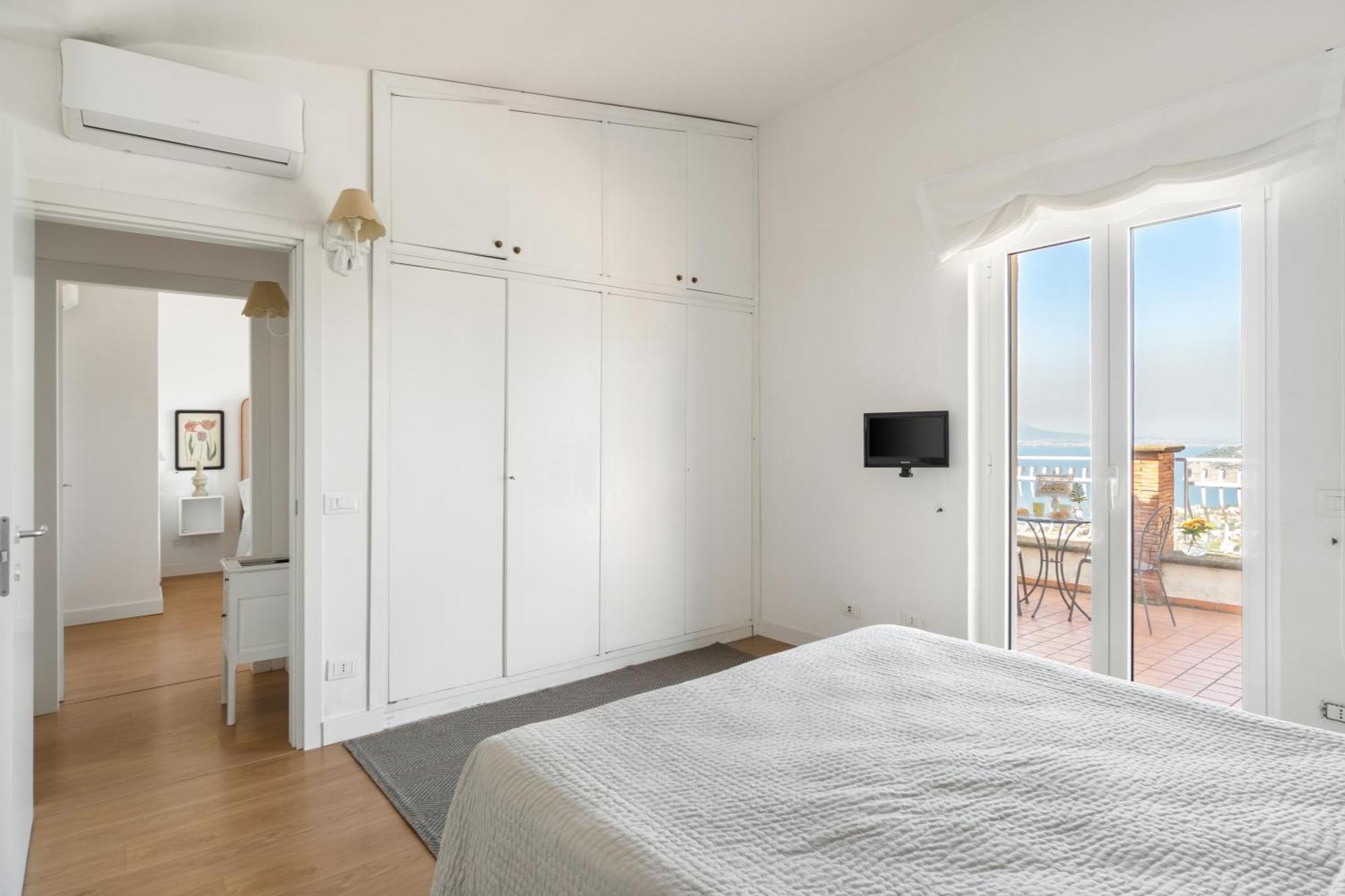 Giu Giu Vista Mare Con Piscina A Villa